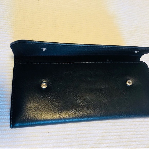 KennethCole Reaction Lauren Black Wallet - Picture 4 of 5